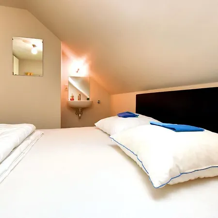 Holiday Le Cabanon
